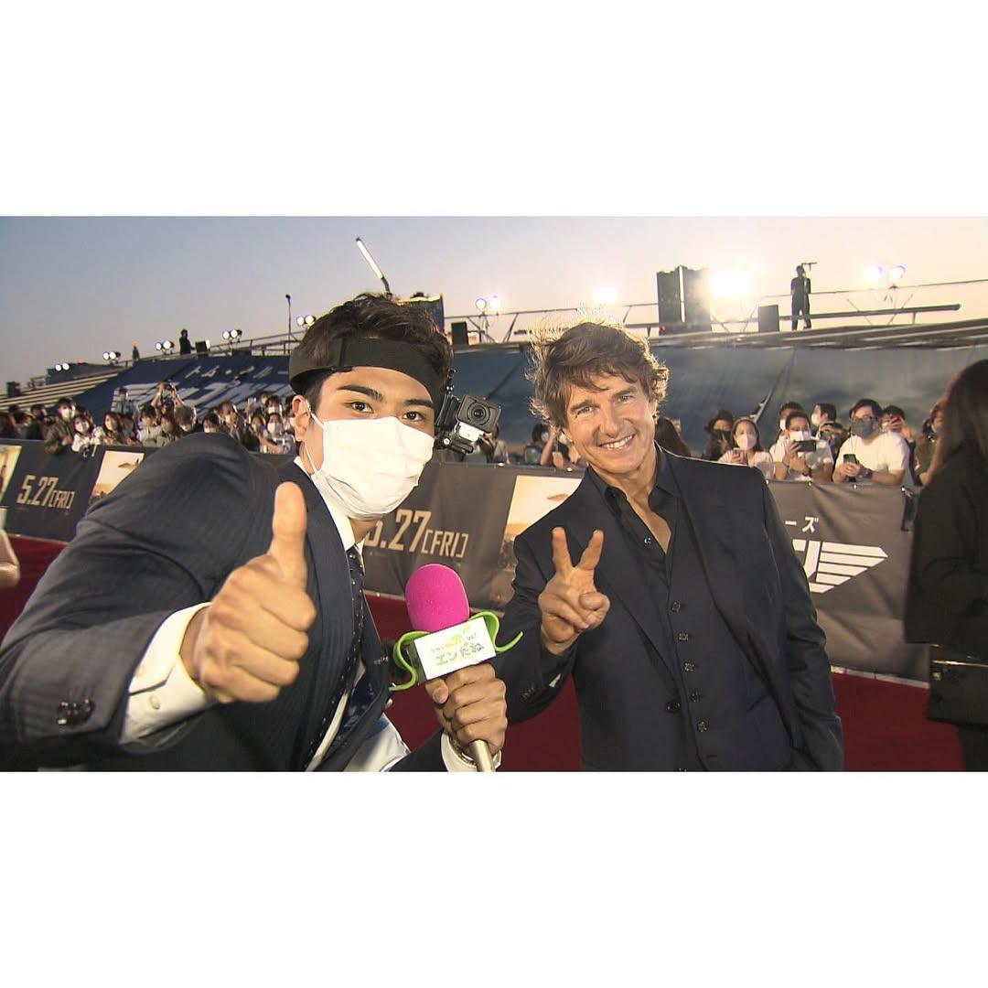 富士電視台主播山本賢太曾與湯告魯斯(Tom Cruise)合照。