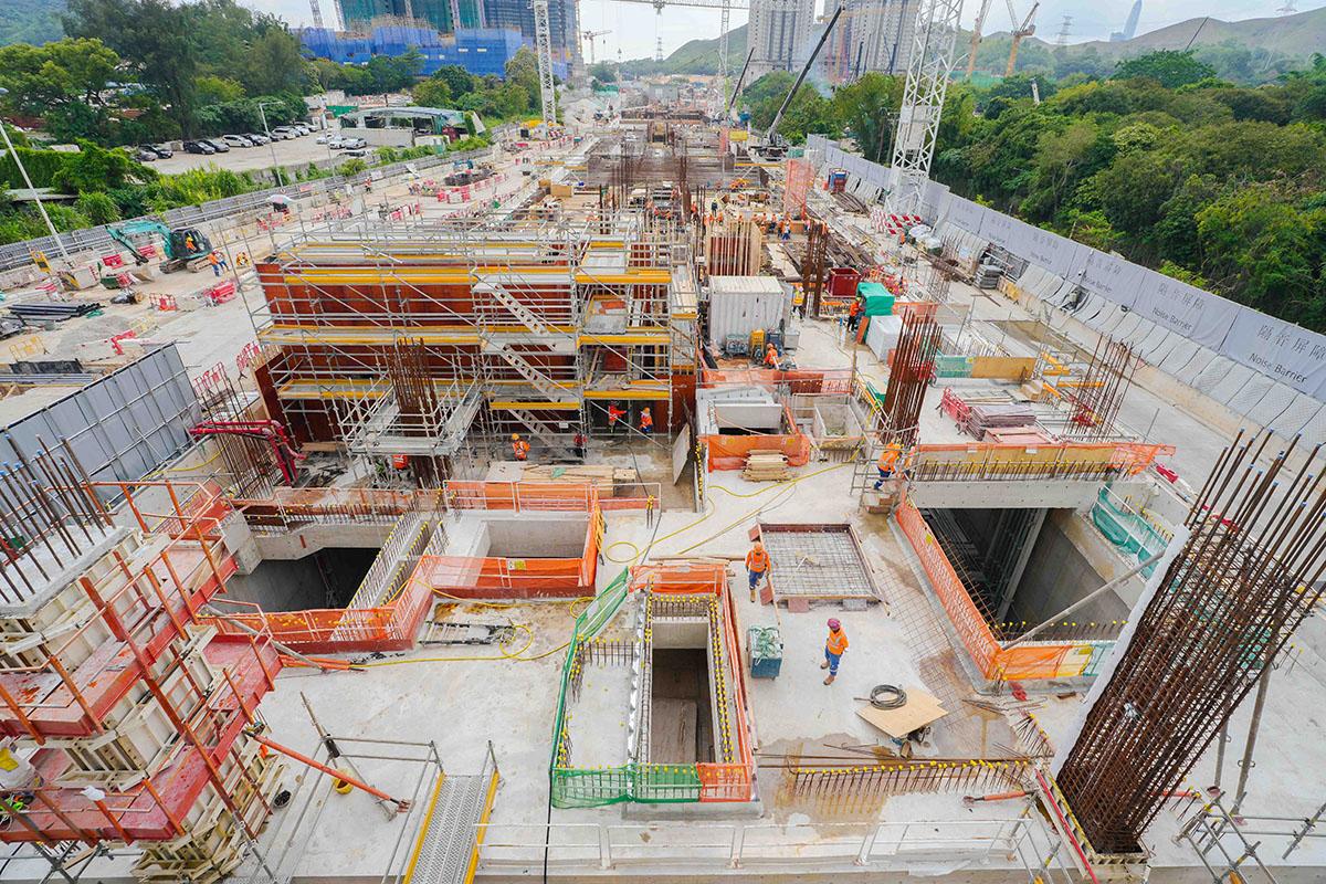 古洞站車站結構預計今年平頂。(港鐵提供)