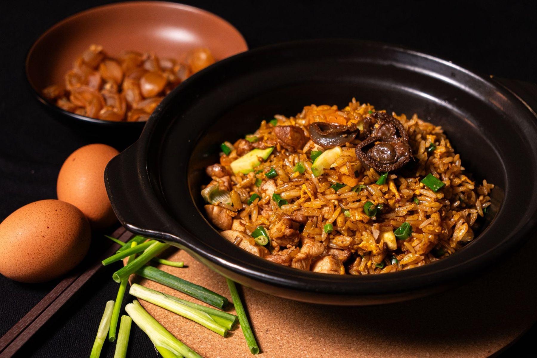 老闆推介砂鍋鮑魚雞粒炒飯$128