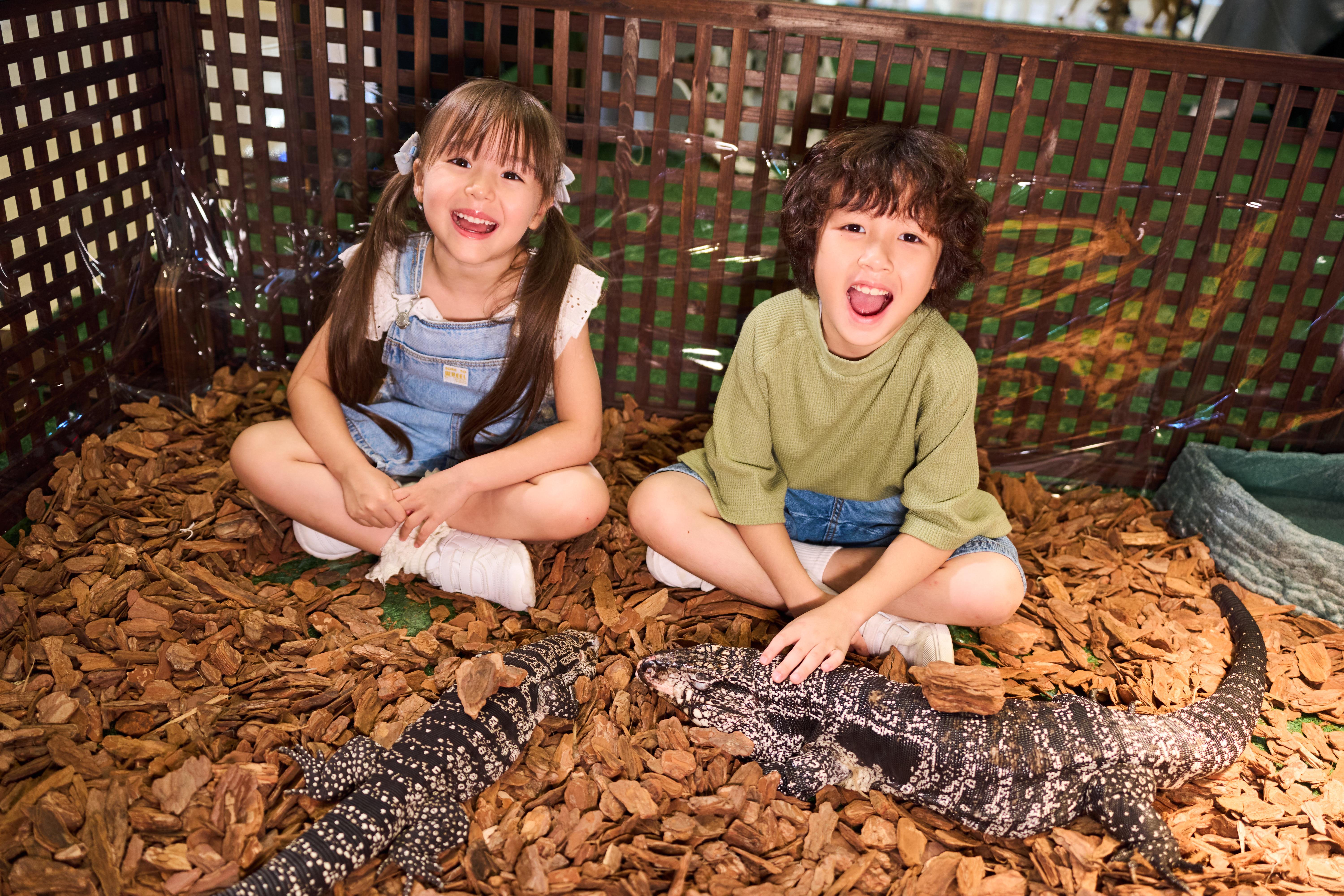「互動異寵樂園」 與異寵接觸互動