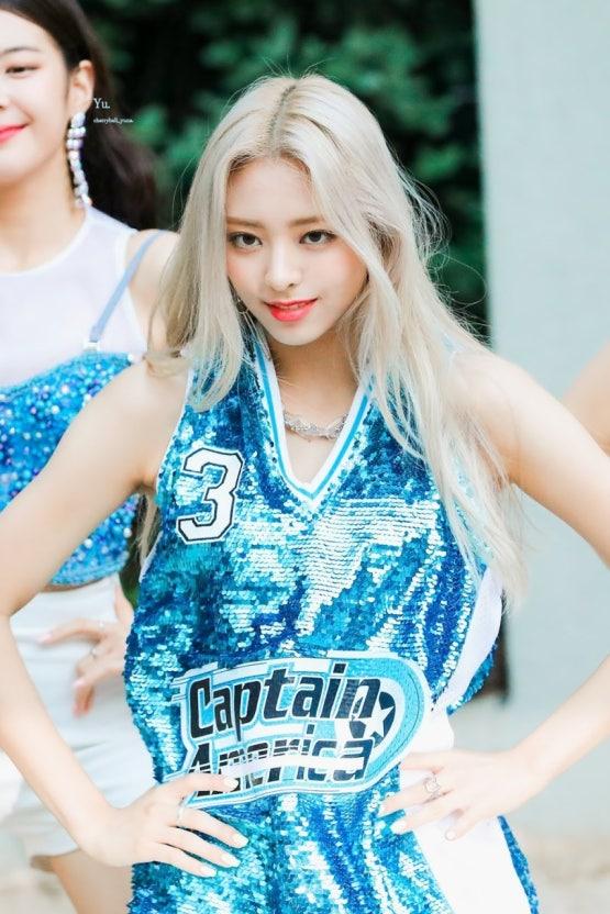 有娜在劇中飾演朴信惠親妹妹洪玫瑰。