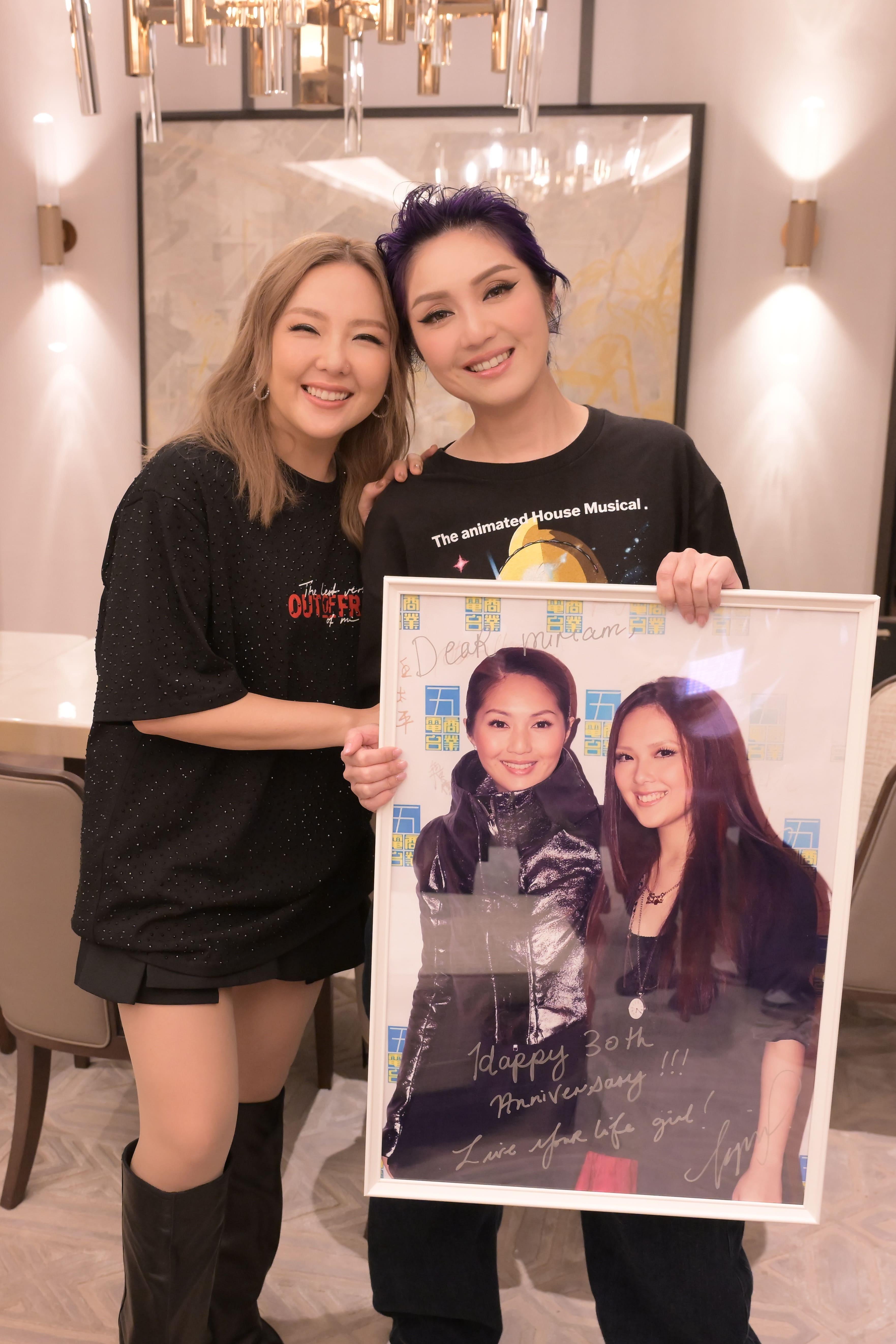 衛蘭和楊千嬅合照。