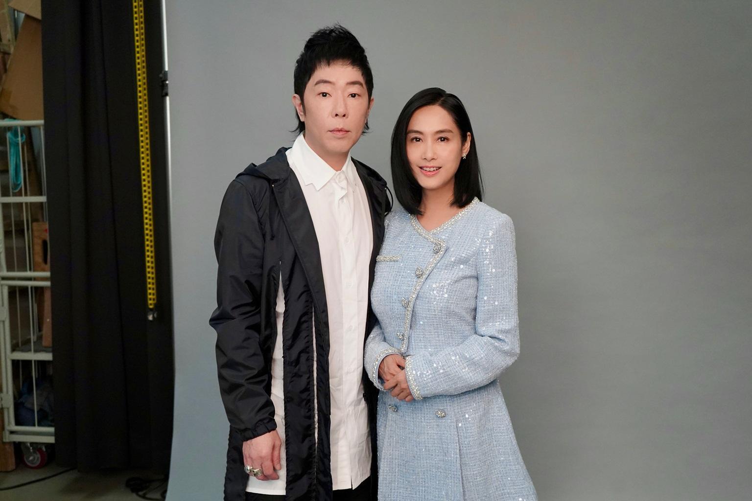 現年53歲的朱茵與老公黃貫中(Paul)於2012年結婚。