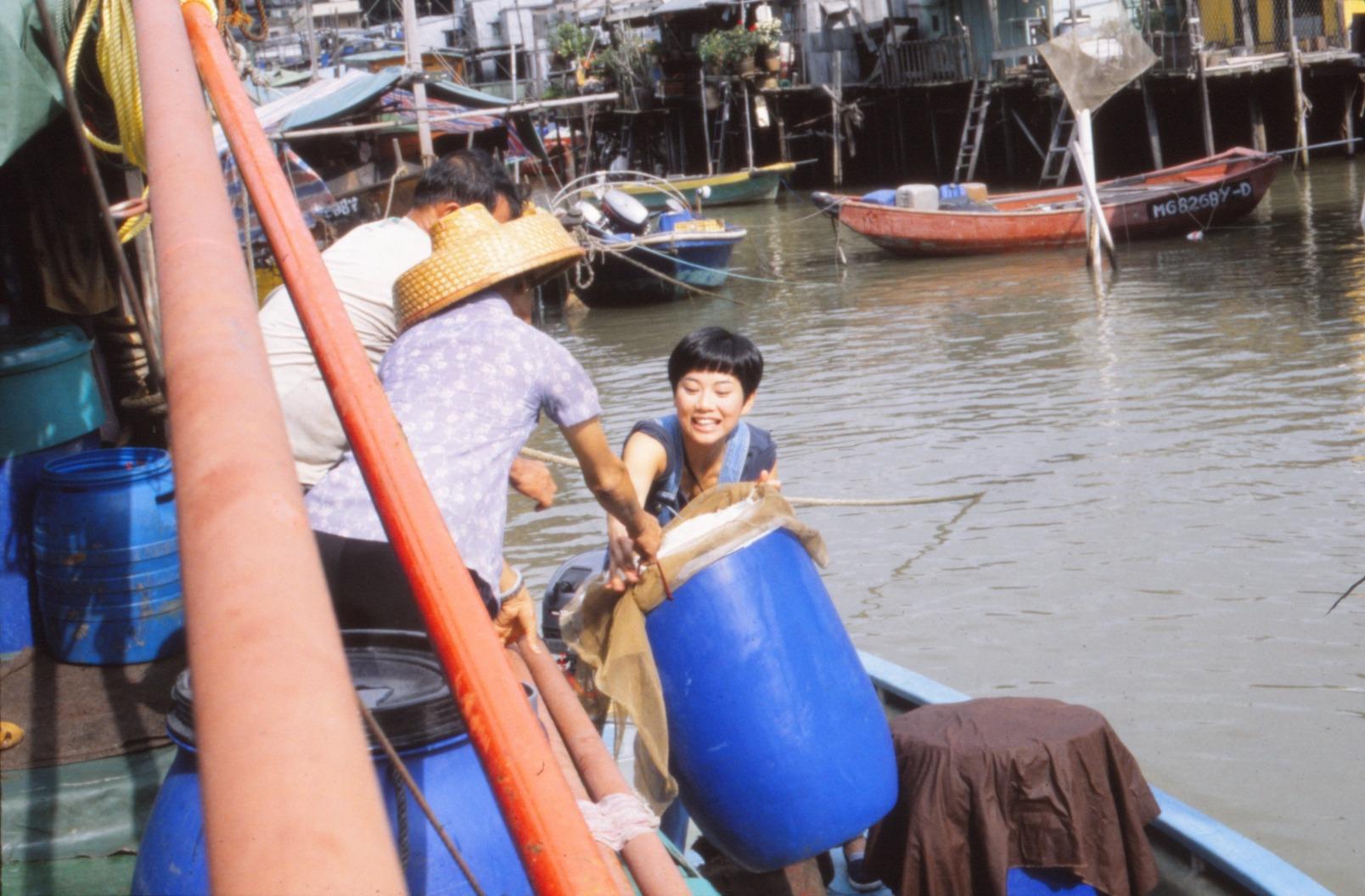《大澳的天空》漁民收穫場景。(網上圖片)