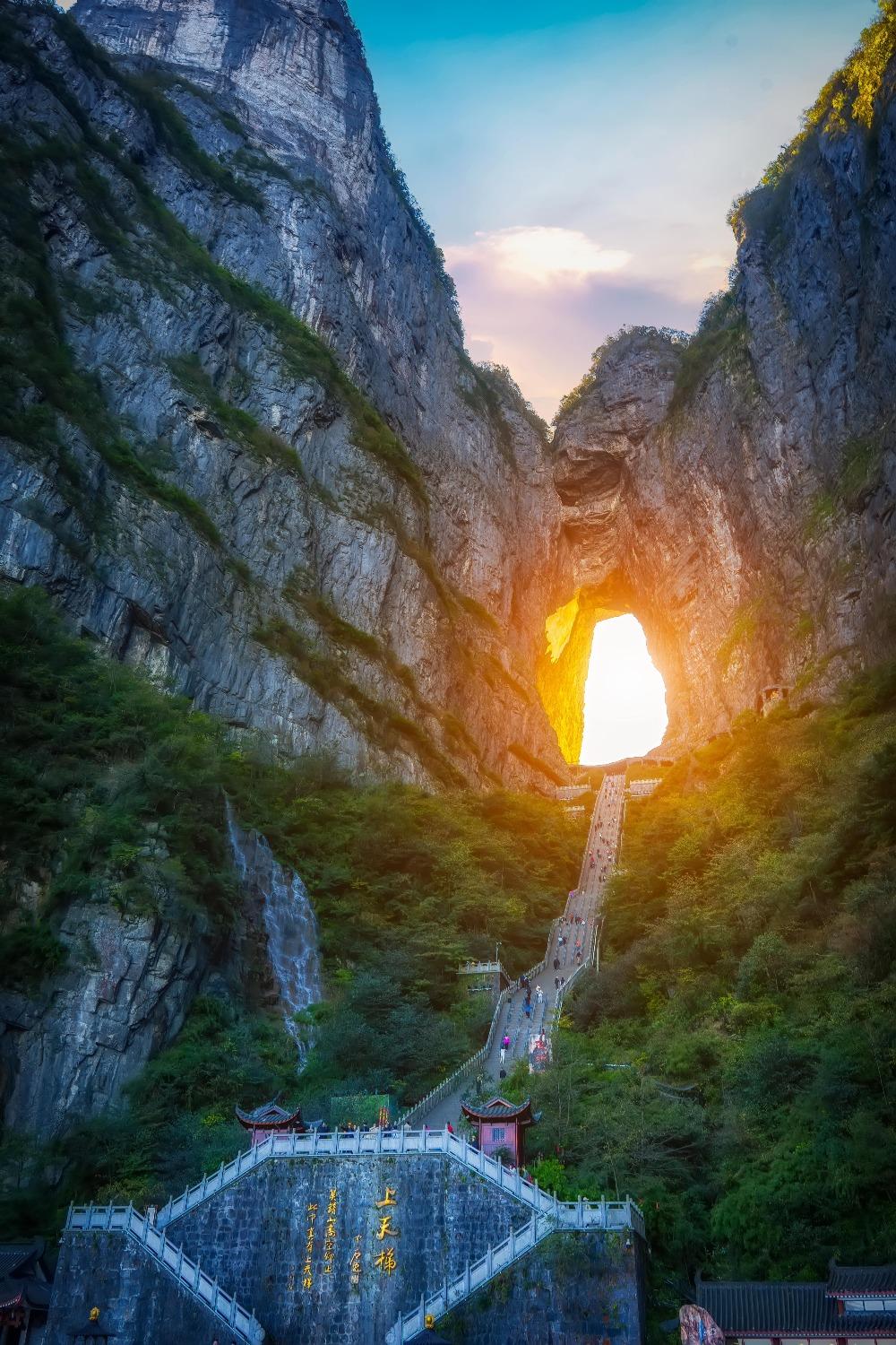 張家界奇山秀水,世所罕見,主峰海拔超過1500米的天門山,更被譽為「湘西第一神山」。(圖片來源:Getty)