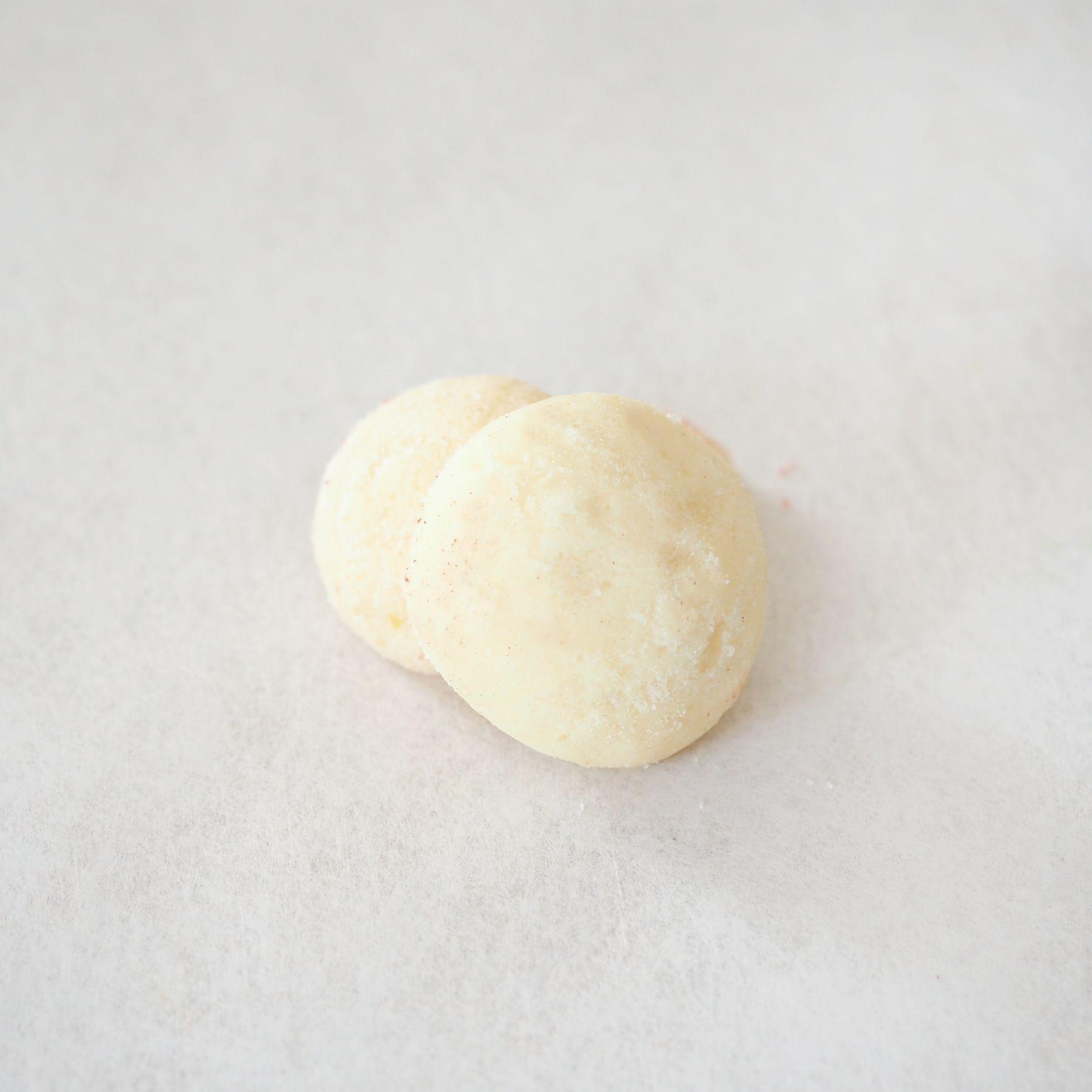 乳酪風味雪球曲奇外表潔白如雪,酥鬆入口即化,帶淡淡奶香。