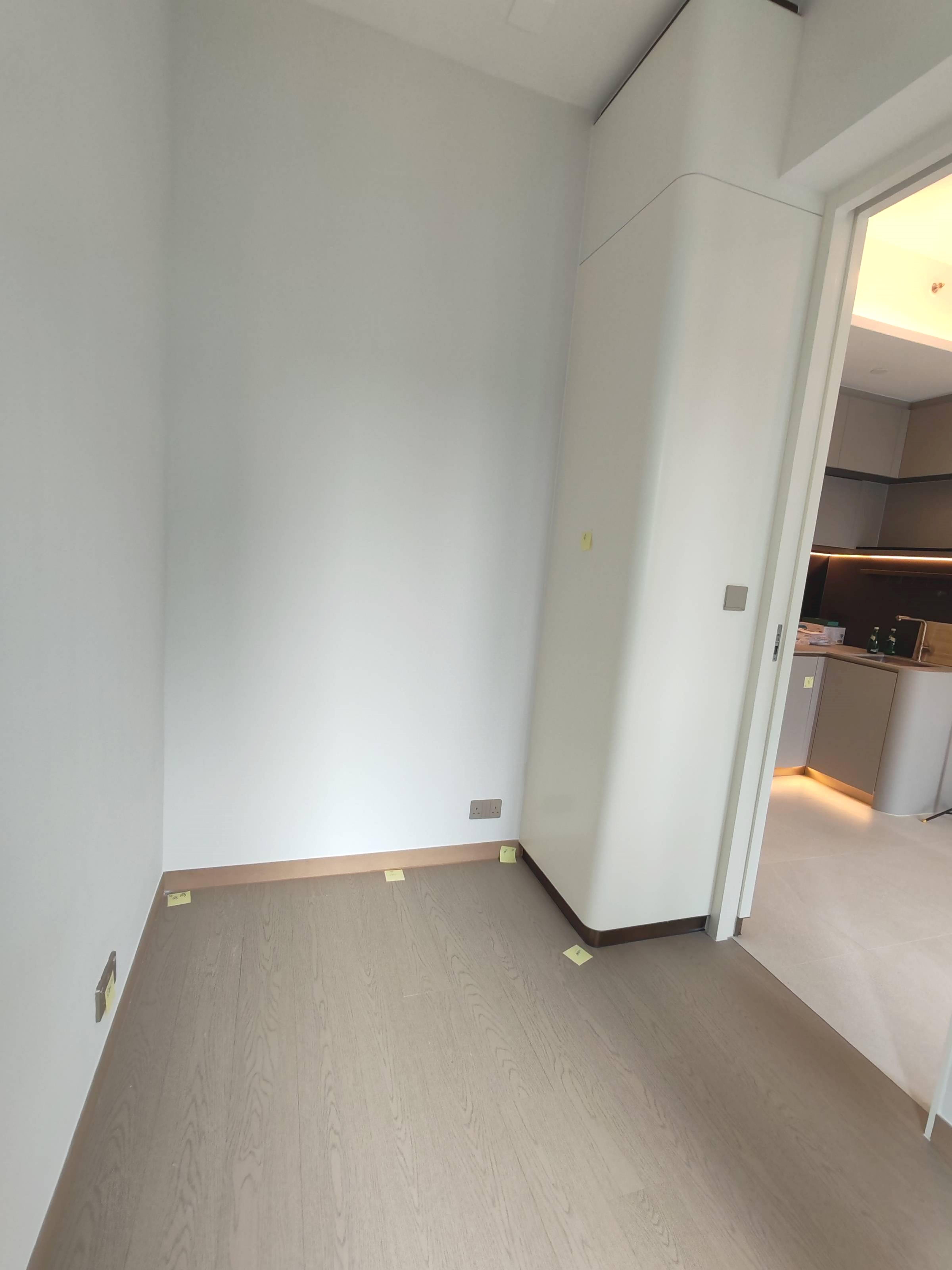 睡房面積不大,但間隔四正,並設有小小衣櫃。