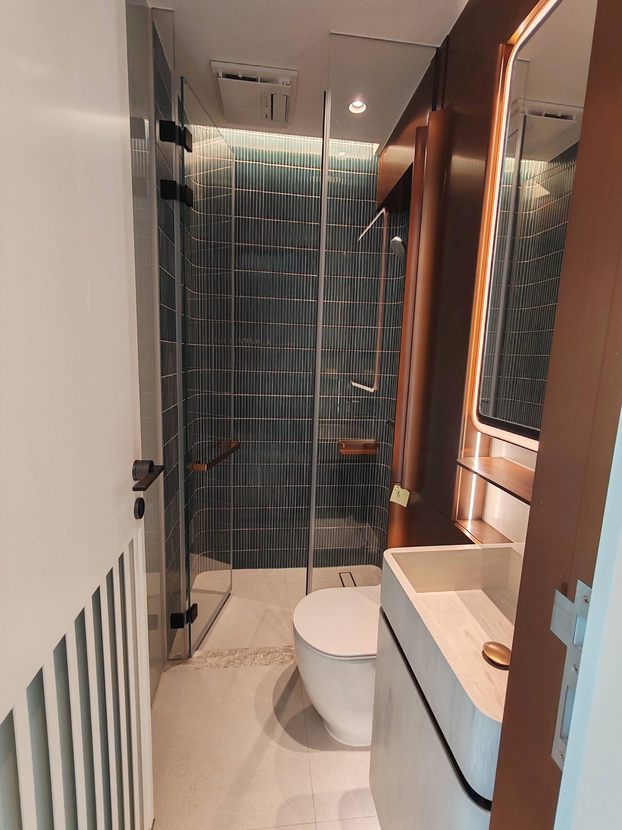 浴室裝修設計雅緻。