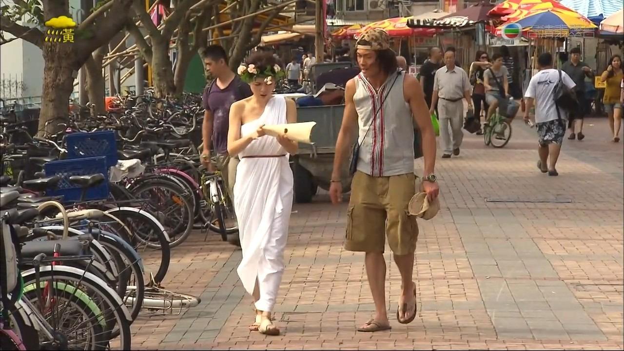 黃浩然在劇中一改官仔骨骨形象,飾演不學無術,但內心善良的張保仔,為觀眾帶來新鮮感。他在劇中初段的造型,更因被網民認為酷似動畫《ONE PIECE》的火拳艾斯而引起關注。(圖片來源:影片截圖)