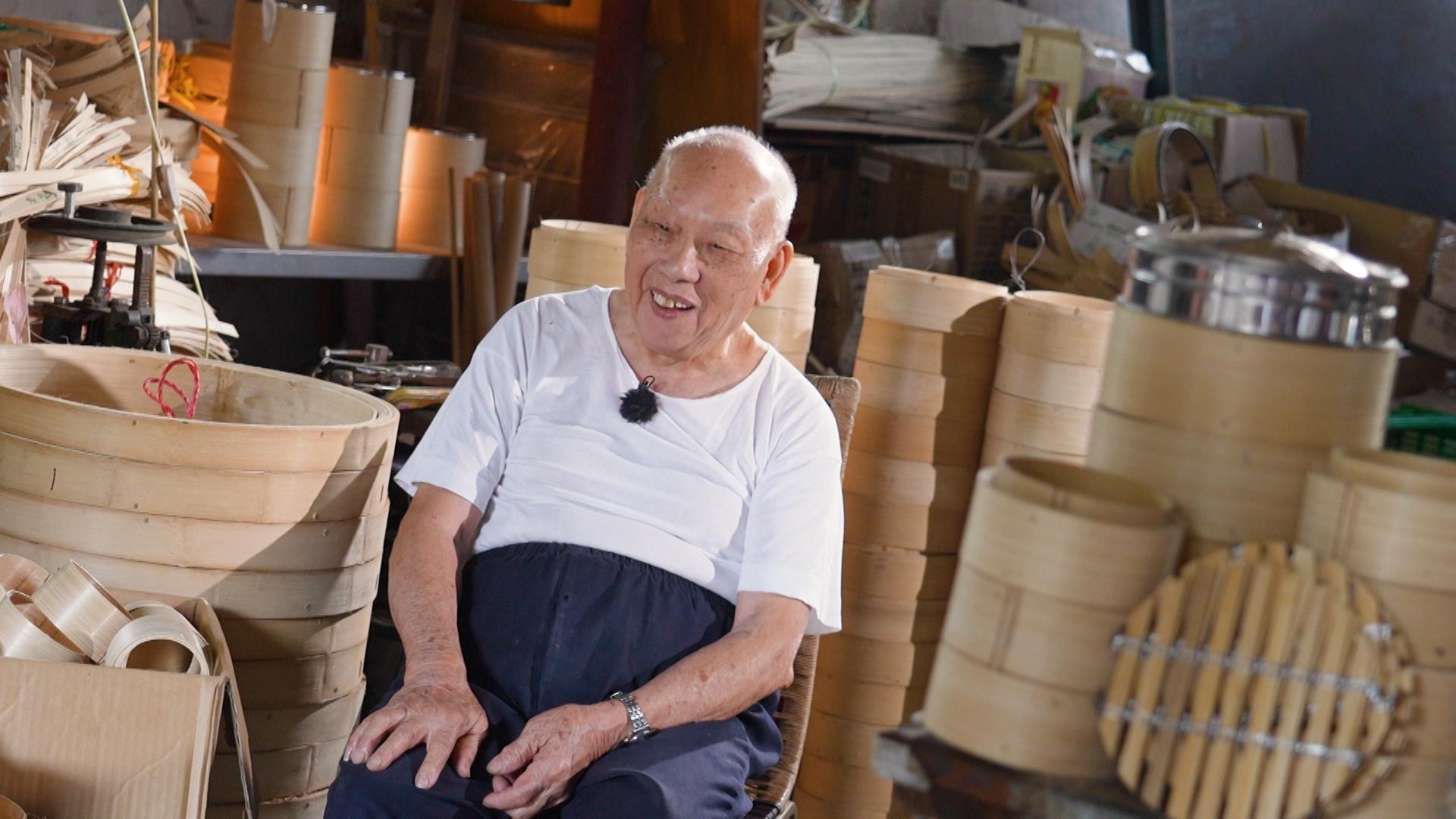 明叔明言香港只剩自己一人會手作蒸籠。