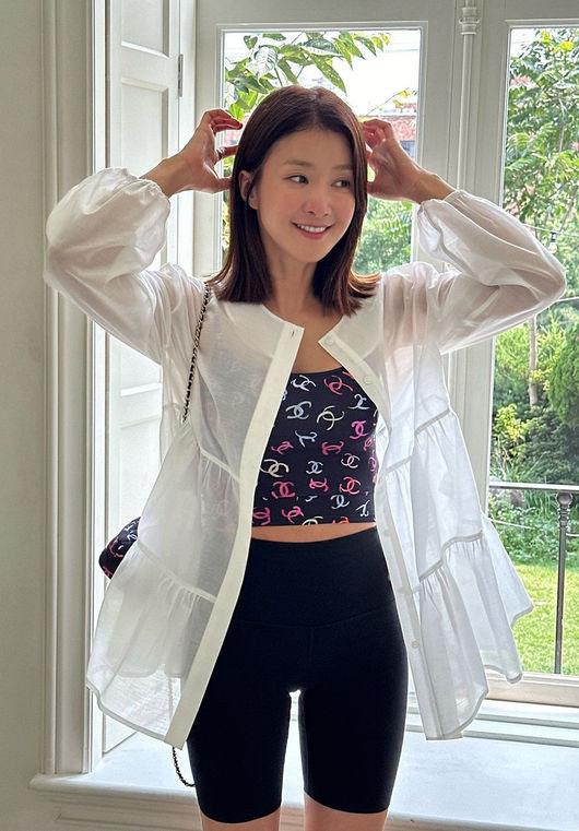 李施昤今年才與前夫結束8年婚姻。