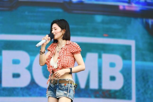 權恩妃在演出中唱了多首人氣歌曲,包括新歌《Door》。