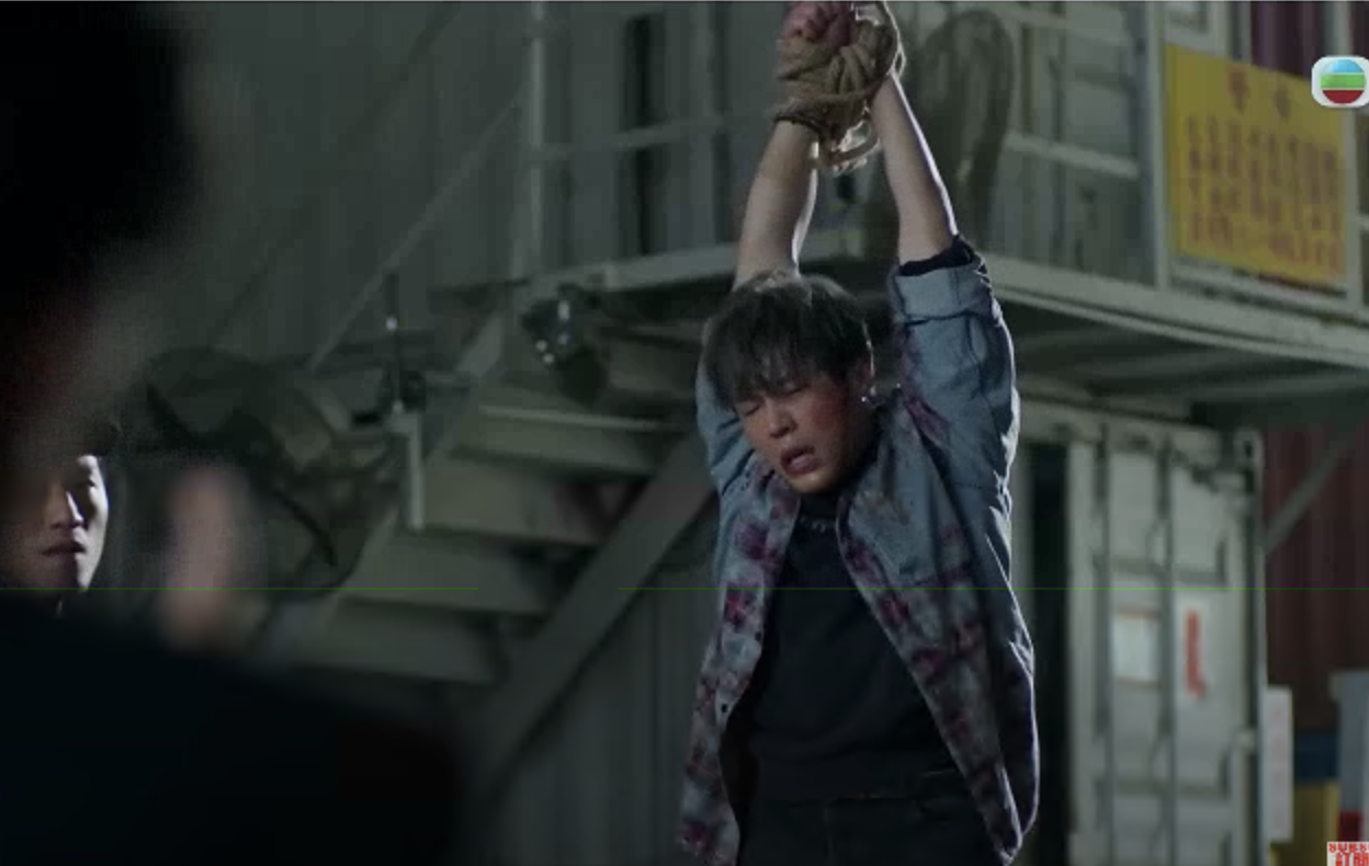 丁子朗難忘在《執法者們》被吊住手毒打的戲,事後雙手留下很粗的瘀痕。