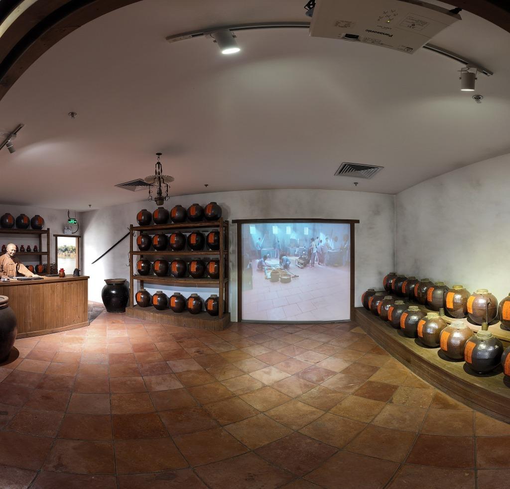 嶺南酒文化博物館內有400多個清代古陶埕,並還原明清釀酒場景,讓你對廣東米酒釀造有更深的了解。(圖片來源:視覺中國)