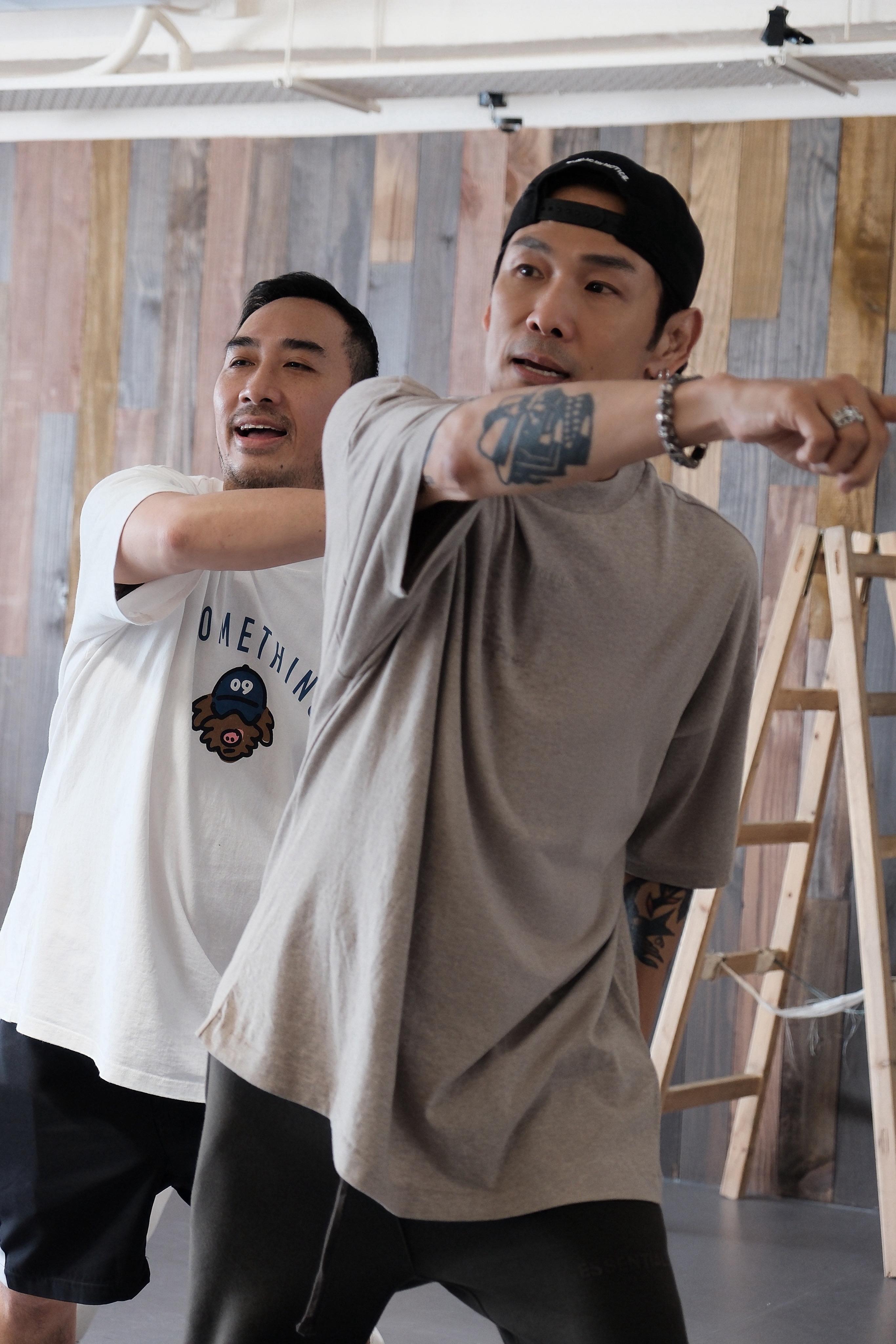 杜德偉正為巡唱落力排練。