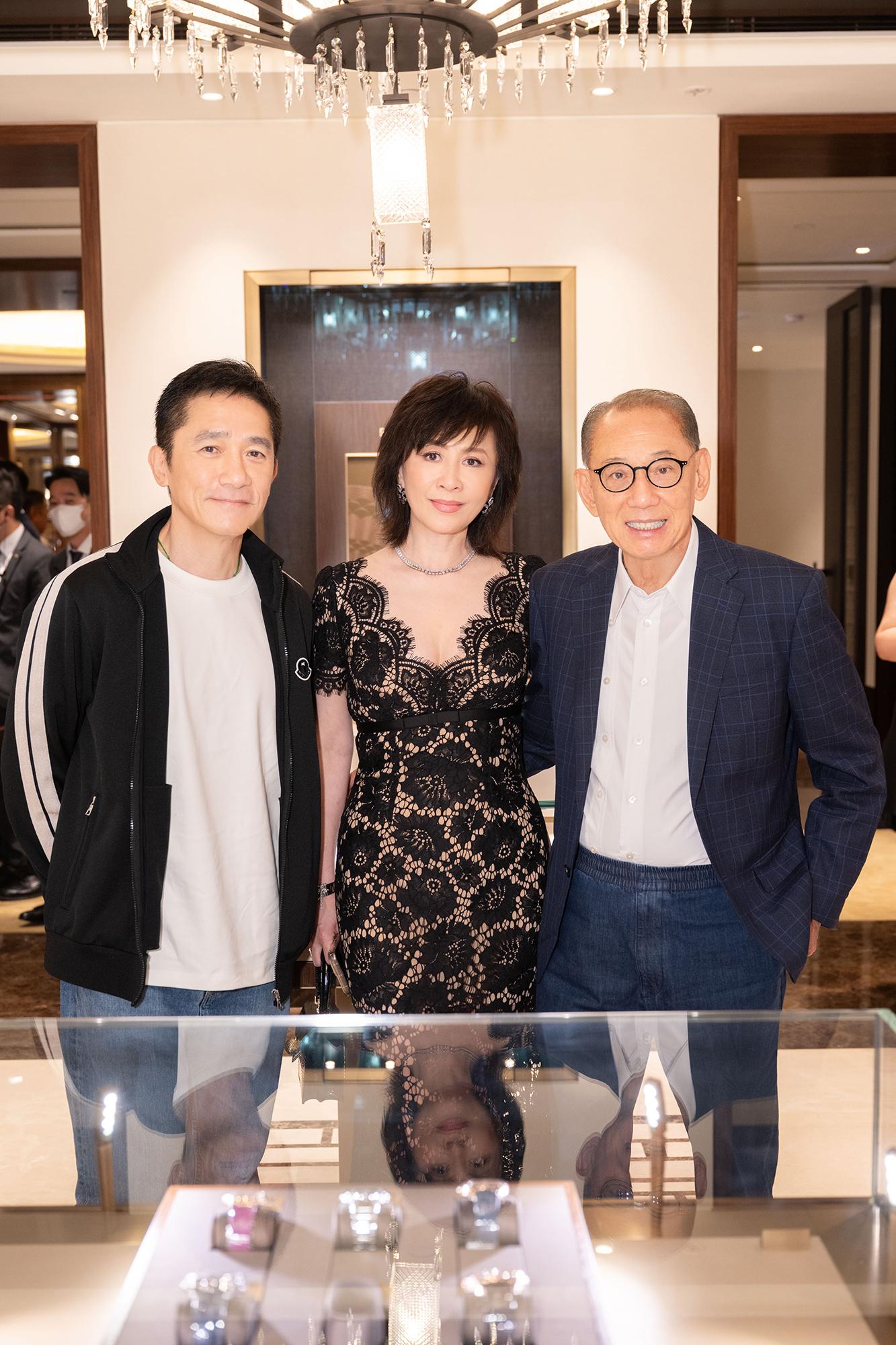 英皇集團主席楊受成博士與梁朝偉及劉嘉玲一同分享鑑賞名錶。