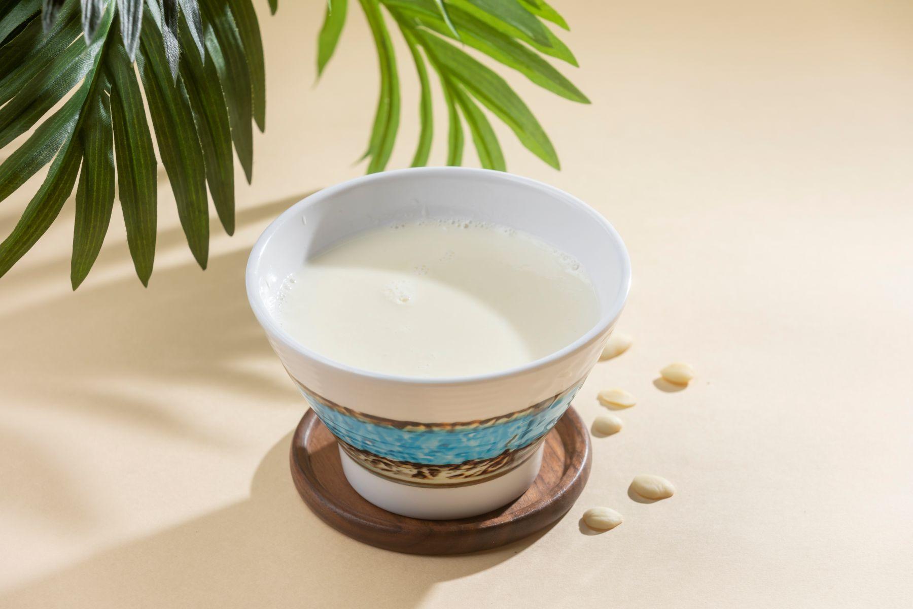 石磨杏仁露 ($49)