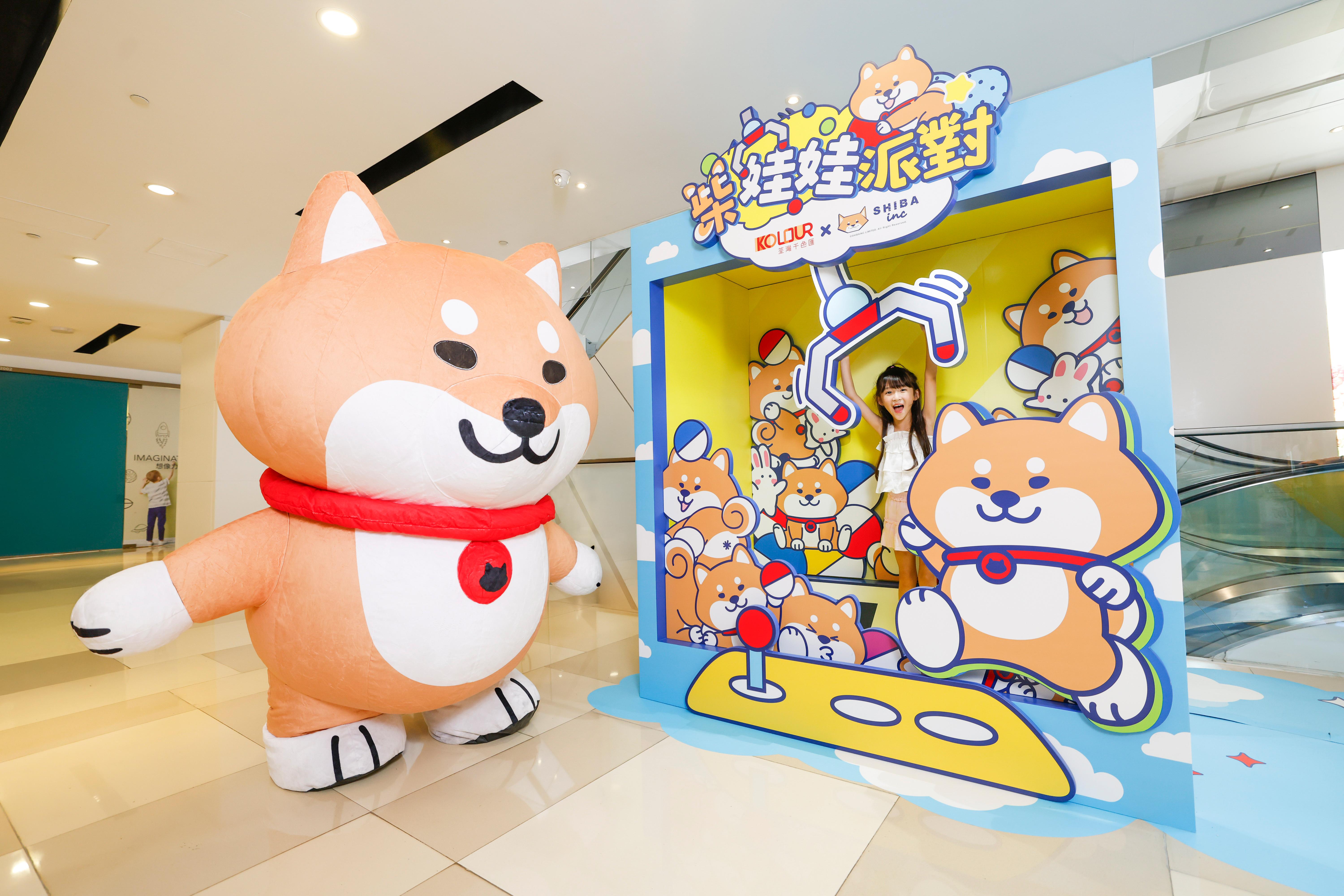 粉絲們更可親身走進夾公仔機裝置中互動拍照,與「雪比」齊齊化身景品公仔