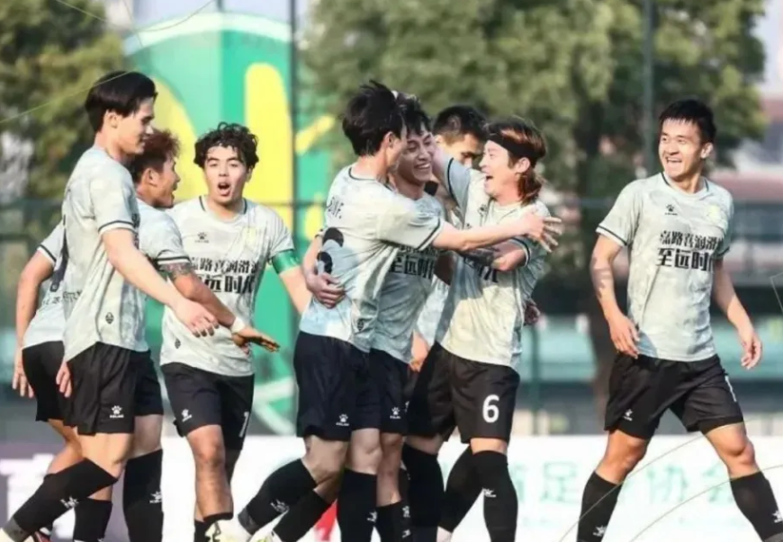 中國職業足球乙級聯賽(簡稱中乙)近日爆出離譜事件,長春喜都足球俱樂部因為在賽前,疑在客隊休息室張貼黃色符咒,內容寫上「敕令山西崇德榮海必敗」等字眼,被視為藉迷信方式干擾對手心理。(網上圖片)