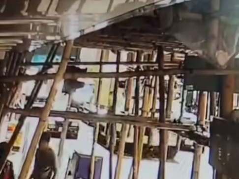 老婦被貨車撞到。(馬路的事討論區)