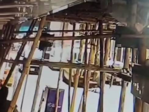 老婦倒地不起。(馬路的事討論區)