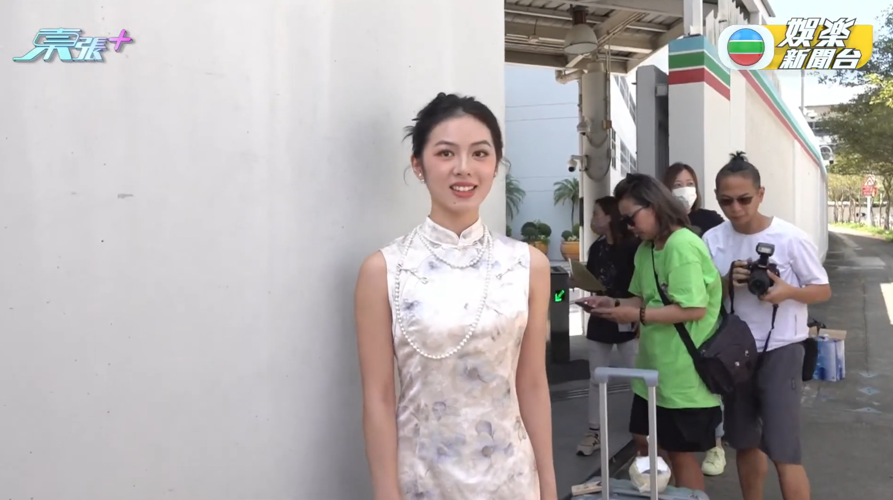 曾當解放軍的25歲退役女兵劉維斯今天帶豆腐花到電視城面試。