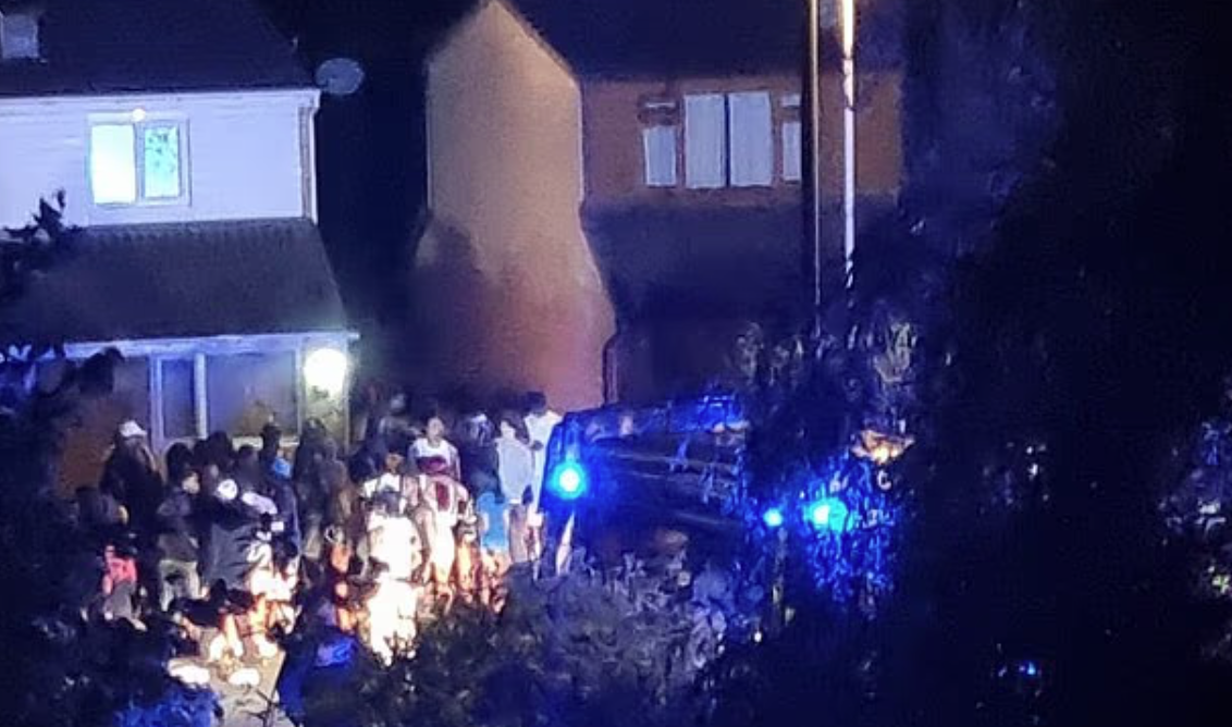 屋主以為只租給8人,怎料當晚有多達200人到場。(互聯網)