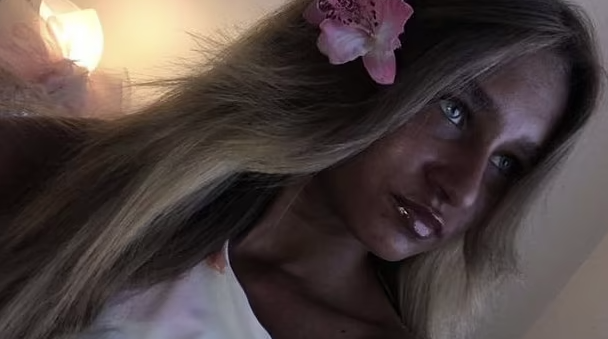 曾經皮膚白皙的布萊恩,如今已成「黑炭頭」。(互聯網)