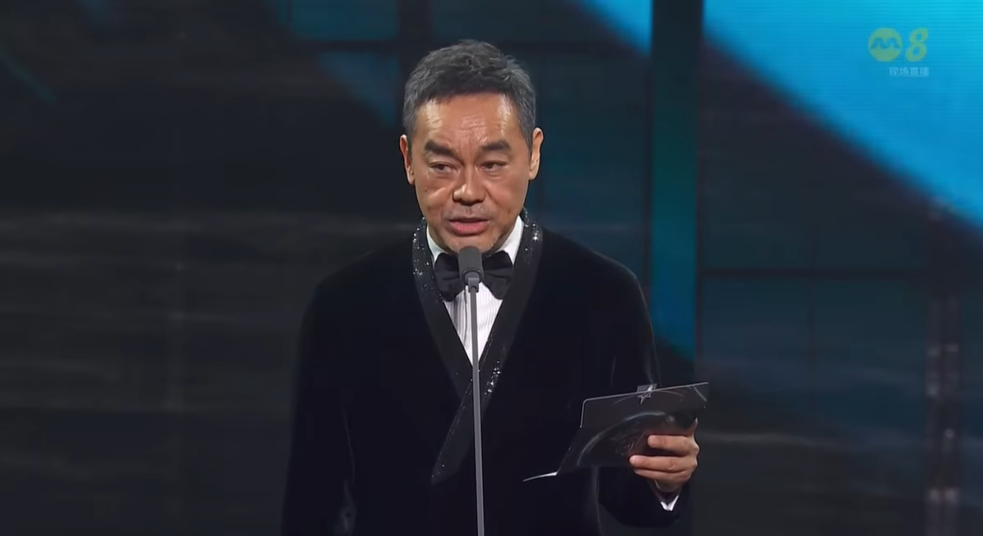 宣萱憑住劇集《誰殺了她》於《紅星大獎2025》獲得「最佳女主角」,並從劉青雲手上接過獎項。