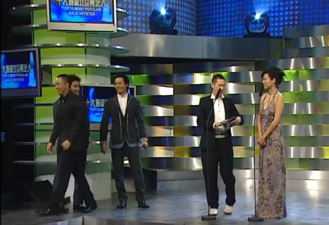 宣萱於2006年以嘉賓身份頒獎予李名順,19年後二人一齊獲獎。