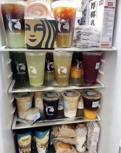 有顧客貪平狂買茶飲,但又笑言「喝吐了」。(互聯網)