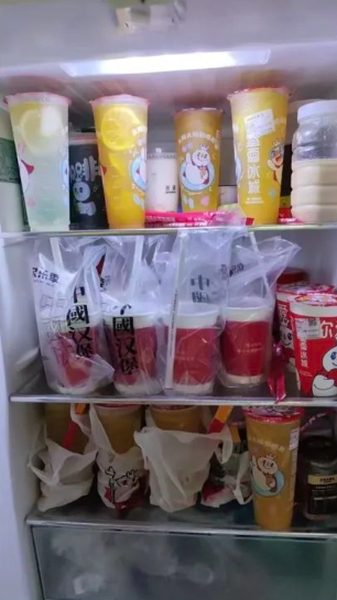 有顧客貪平狂買茶飲,但又笑言「喝吐了」。(互聯網)