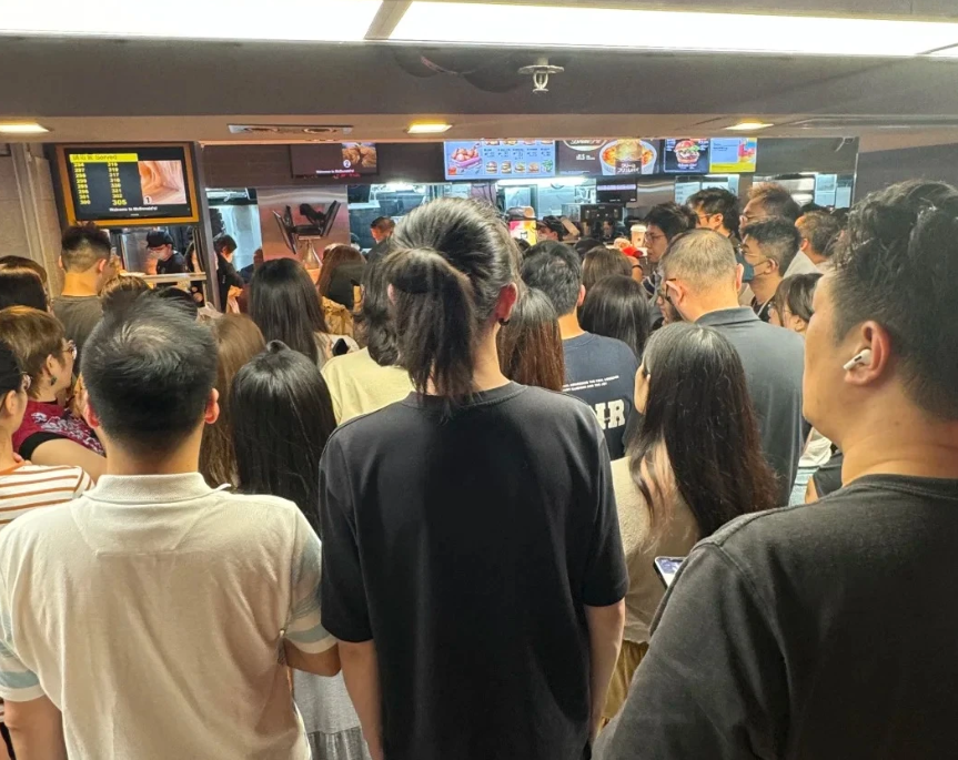Chiikawa經濟|據社交平台照片所見,多區麥當勞店內均排長龍。