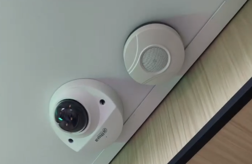 連鎖健身中心廁所設閉路電視(Threads影片截圖)