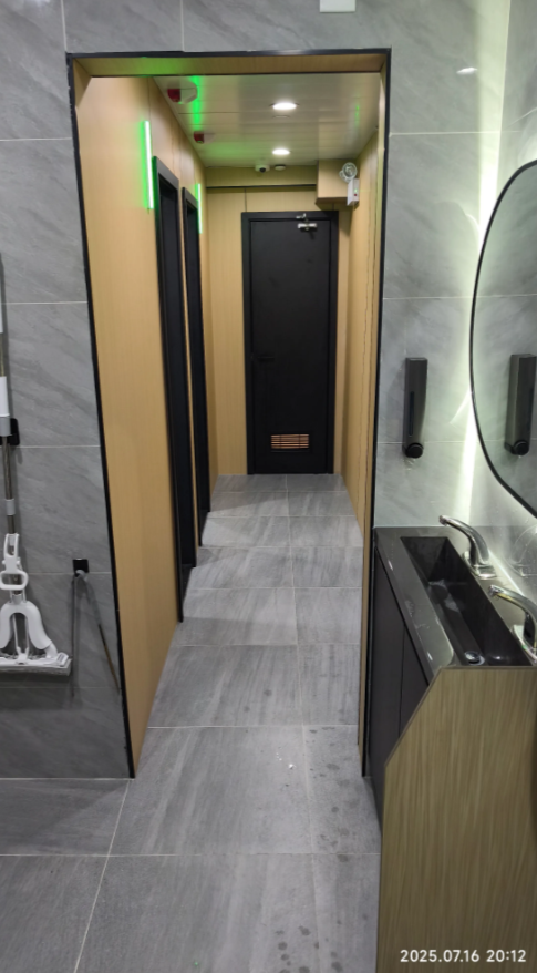 連鎖健身中心廁所設閉路電視