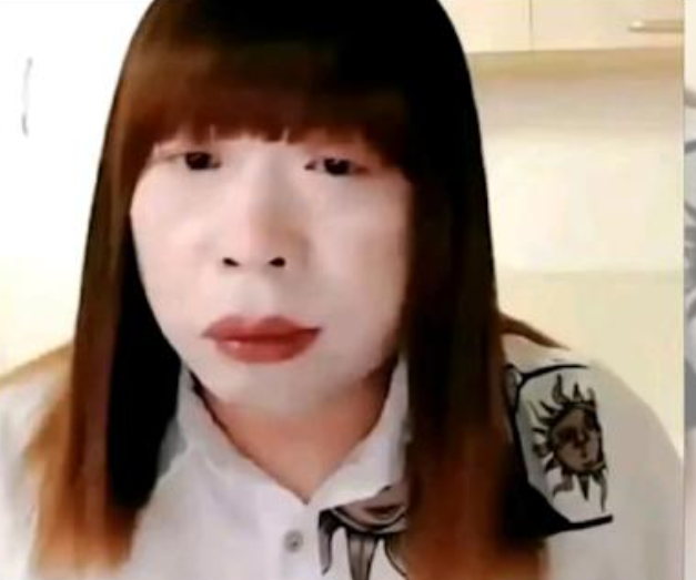 江蘇南京38歲焦姓男子,以假長髮、女妝,配合變聲軟件及濾鏡,成為網上「顛倒眾生」的偽娘「紅姐」,聲稱成功誘騙千計男性,當中不乏白領、健身教練等高質直男,與「她」性戰,有受害者更表示「來都來了」,甘願與偽娘發生性行為,成為最紅潮語。