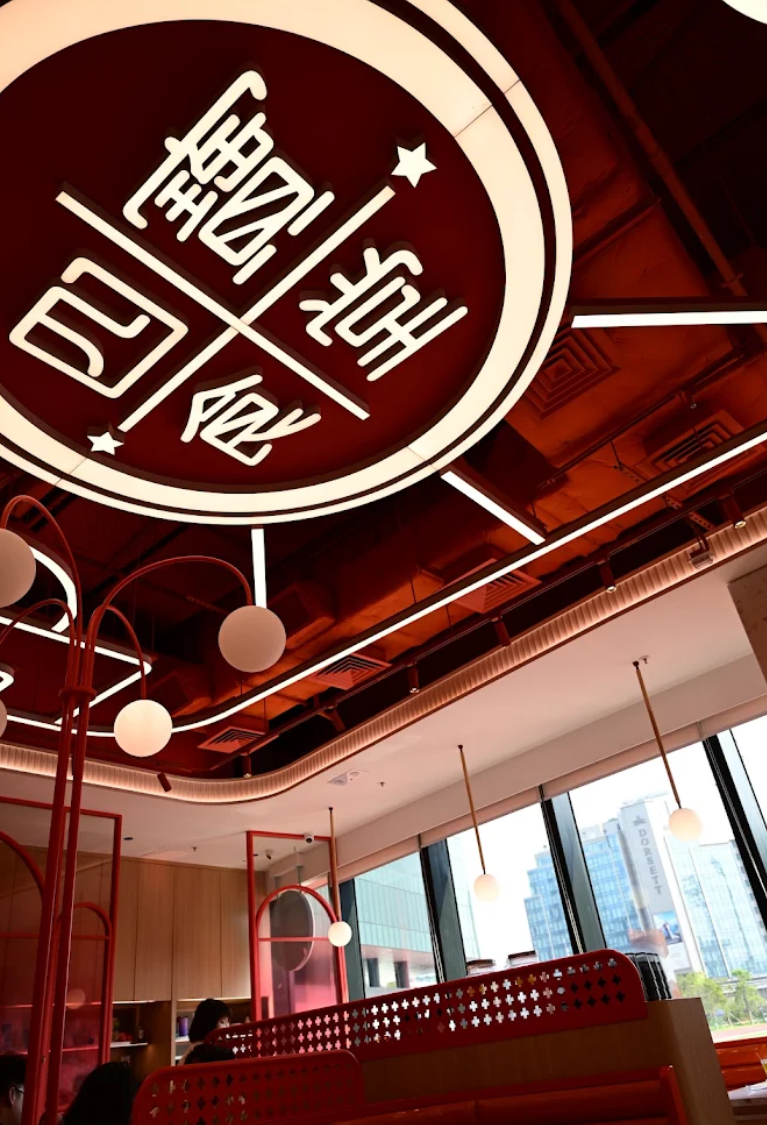 去年12月進駐啟德體育園的茶餐廳「四寶食堂」,被指拖欠租金、管理費等共逾109萬元,遭啟德體育園入稟高等法院追討欠款。(網上圖片)