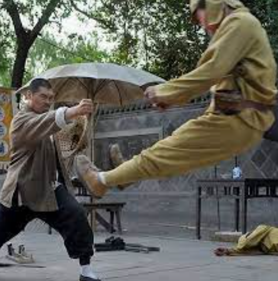 中國廣電總局網絡視聽司昨日(21日)發管理提示,要求杜絕「微短劇」變成「抗戰神劇」,避免出現主角個人能力超強及違背常識的「奇功神技」,亦要摒棄「我方超人化、敵方弱智化」幼稚劇情。