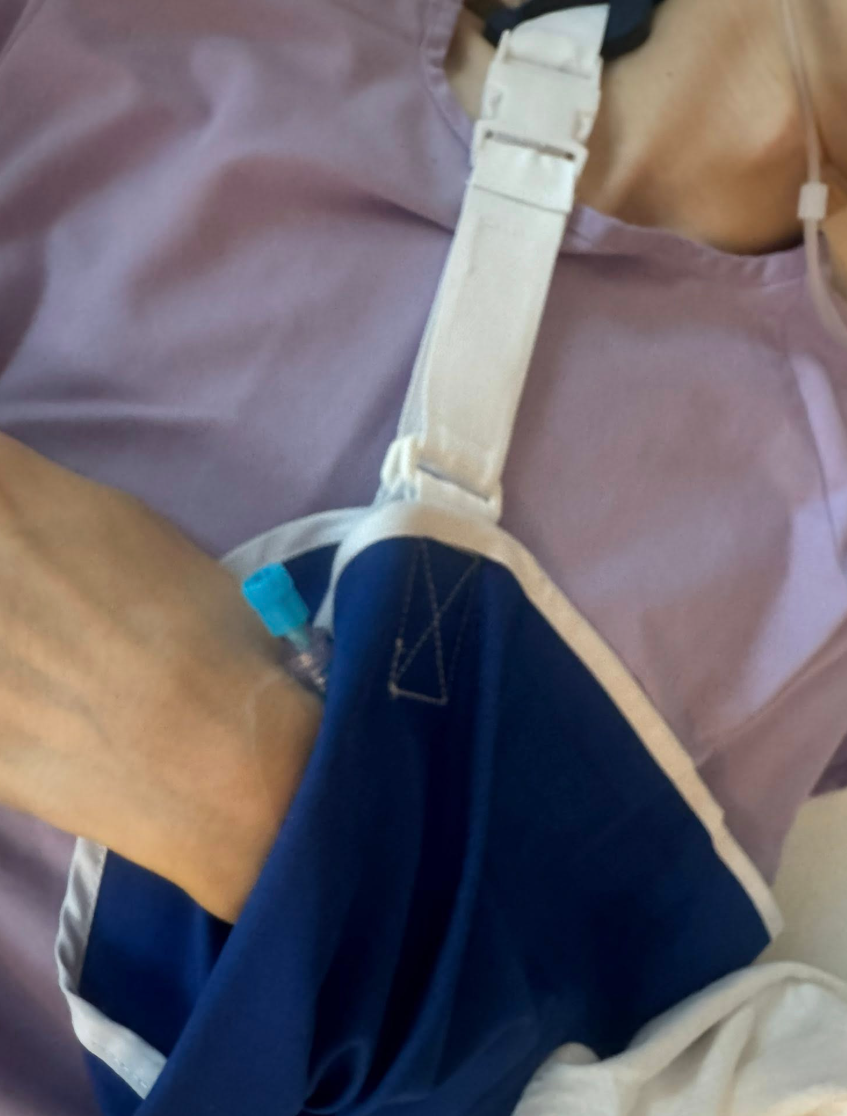 事主送往博愛醫院治理,經檢查證實有三處骨裂,需接受手術治療。(fb@Vivian Fan)