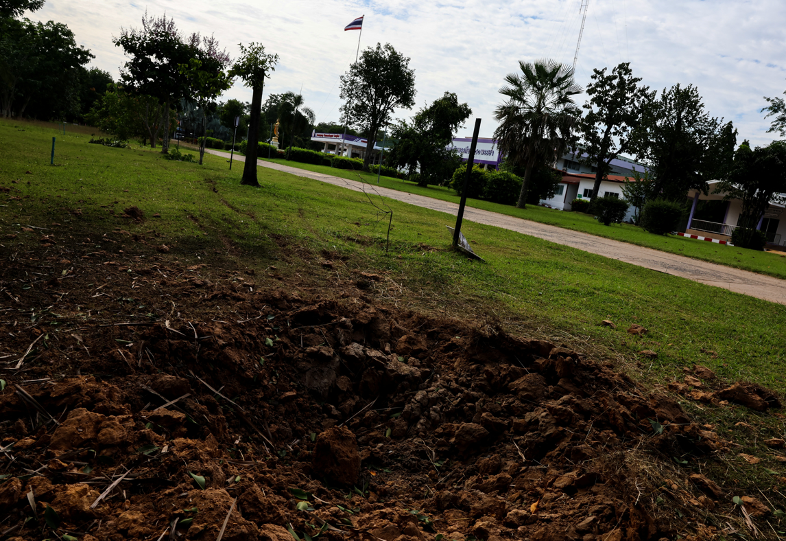 泰柬衝突|泰軍聲明指,柬埔寨軍隊使用重型武器、野戰砲和火箭系統進行轟炸(路透社)