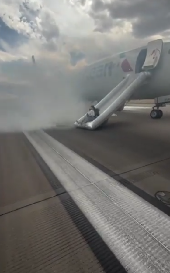美國航空波音客機跑道冒煙起火 173乘客驚險逃生(有片)