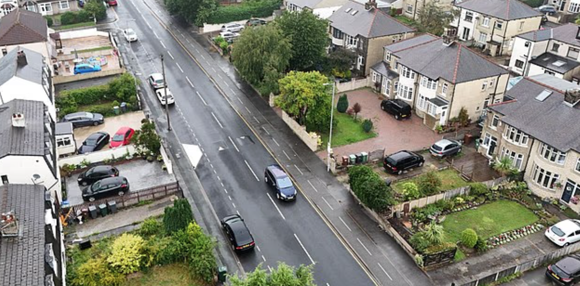 同一條街上兩邊的房屋,平均樓價竟相差逾百萬港元。(互聯網)