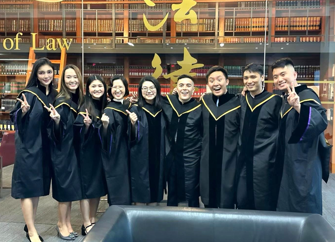 梁凱程(左一)是一位「大狀輔警」,正職是大律師,亦是中文大學工商管理及法律雙學位課程畢業生(《中大校友》)