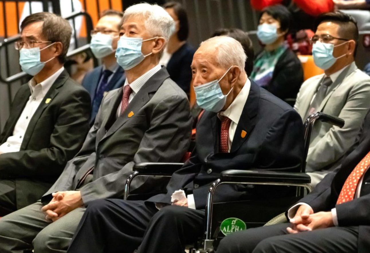 樹仁大學校監胡鴻烈在2022年出席50周年校慶典禮 (樹仁大學網站圖片)