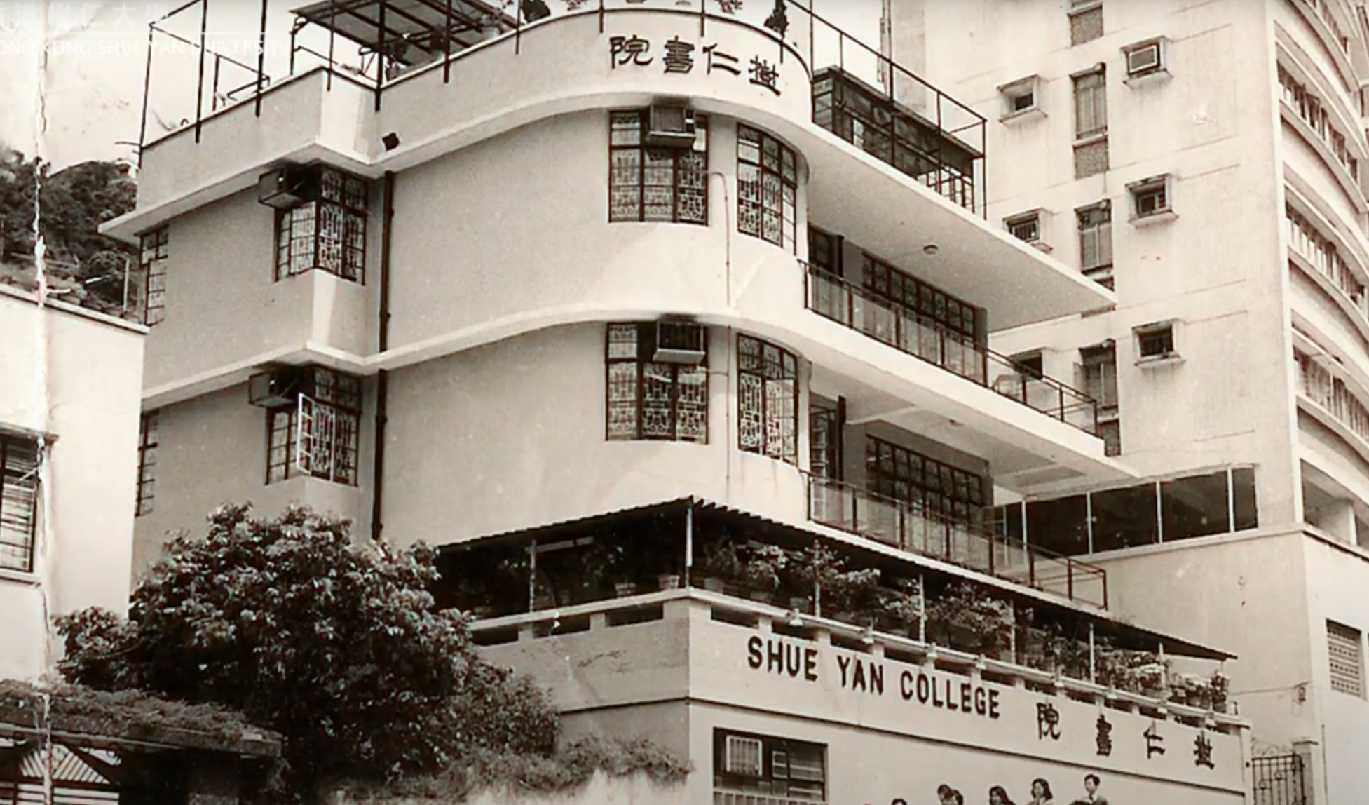 香港樹仁大學校監胡鴻烈逝世,享壽105歲。他與夫人鍾期榮(2014年逝世)於1971年創辦樹仁書院,一直堅持四年制,在1990年代拒轉為受資助的三年制大學,直至2006年獲政府批准成為香港首間私立大學。