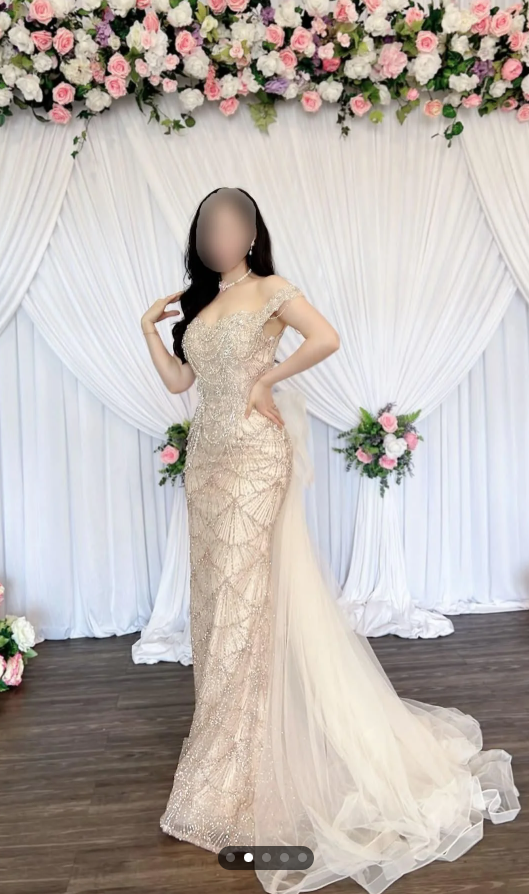 阿姨擺出的「戰鬥格」令人側目。(互聯網)