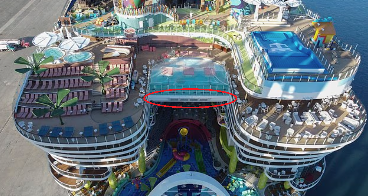 男子幸墮至同層只供職員用的走道(紅圈)。(互聯網)