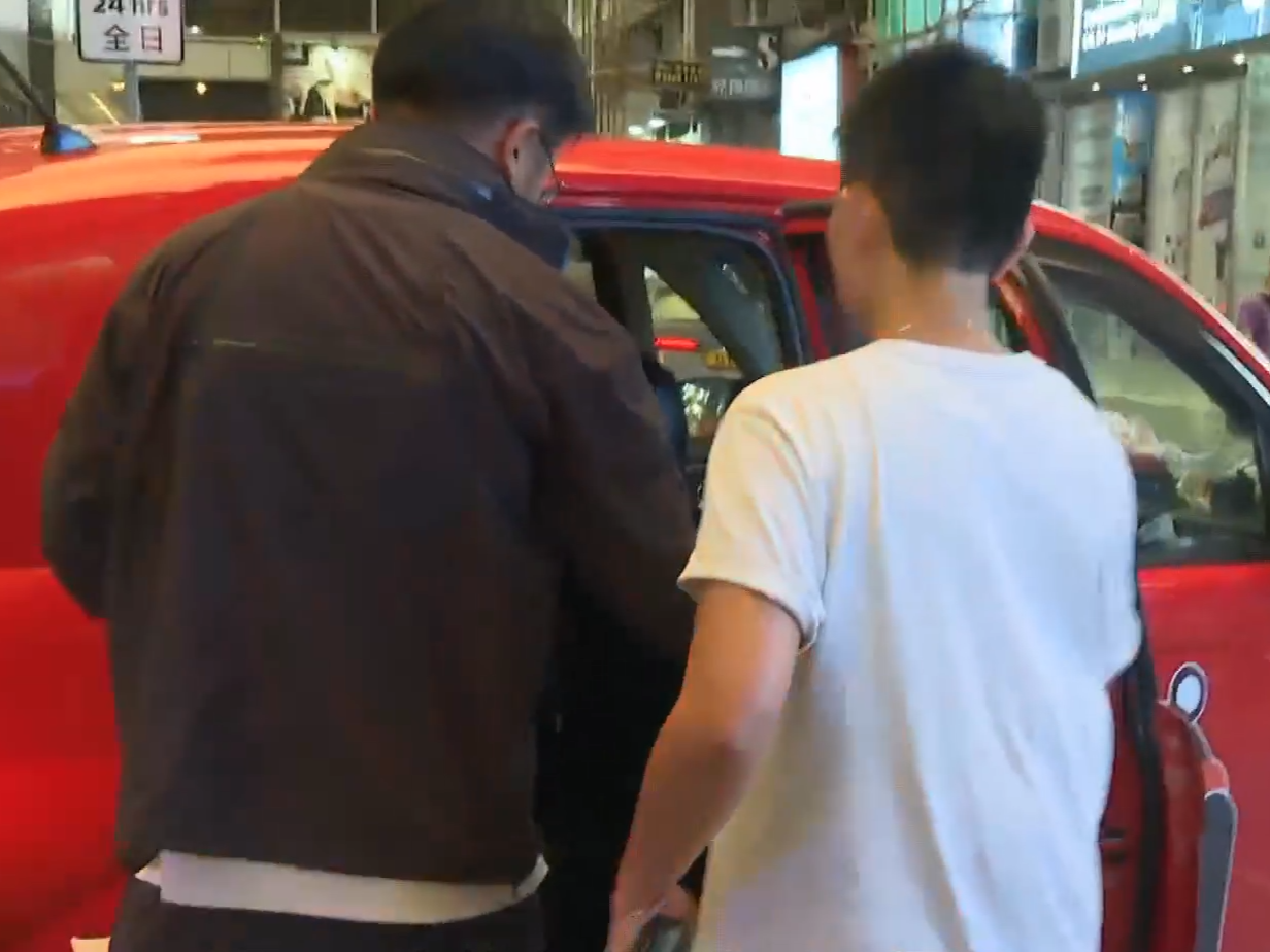 警尖沙咀截毒品快餐車檢2.3萬元太空油等,34歲男司機被捕。(有線新聞截圖)