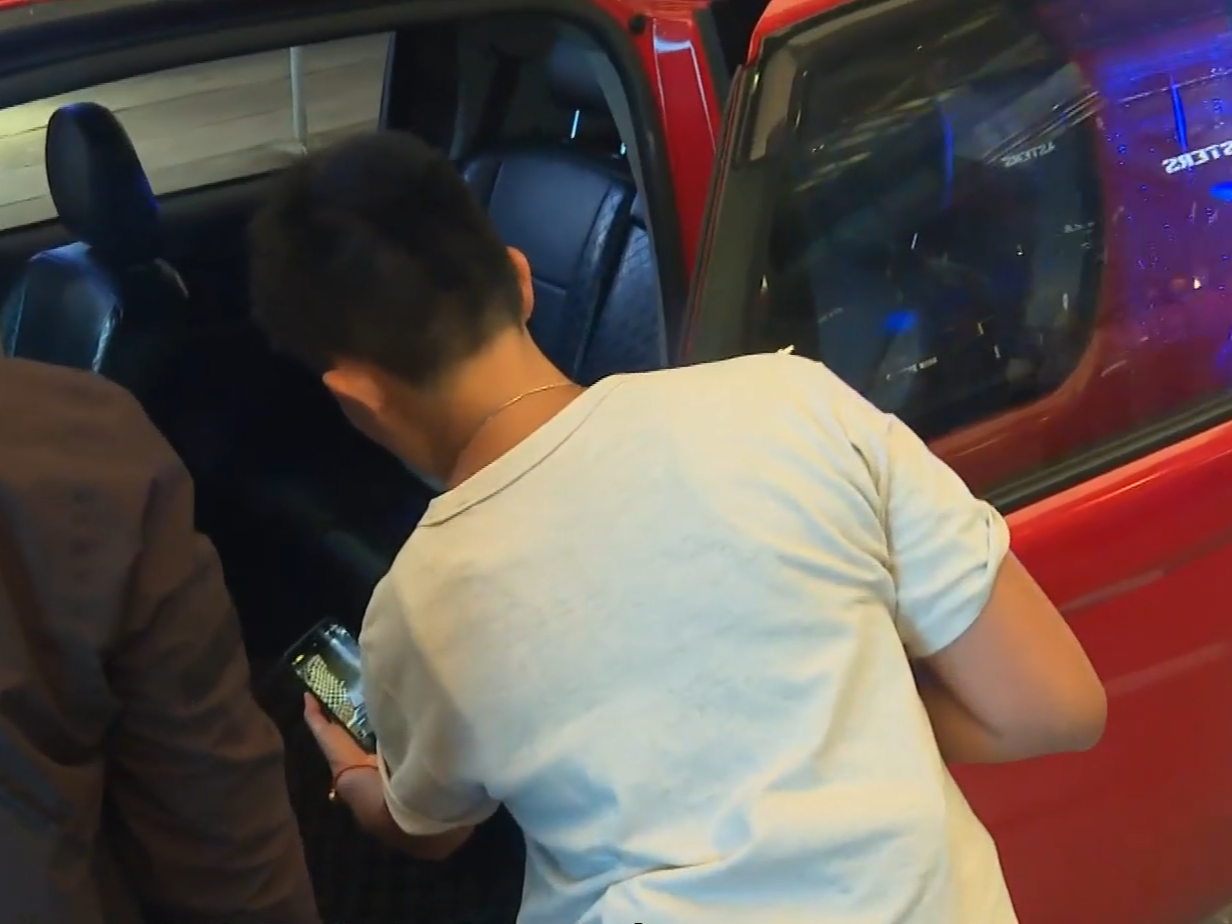 警尖沙咀截毒品快餐車檢2.3萬元太空油等,34歲男司機被捕。(有線新聞截圖)