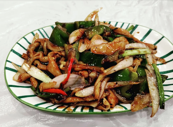 鴨脷洲街市熟食中心將於8月1日展開優化攤檔工程,惟其中一家人氣海鮮加工老店「珠記」選擇榮休結業(Google資料圖片)